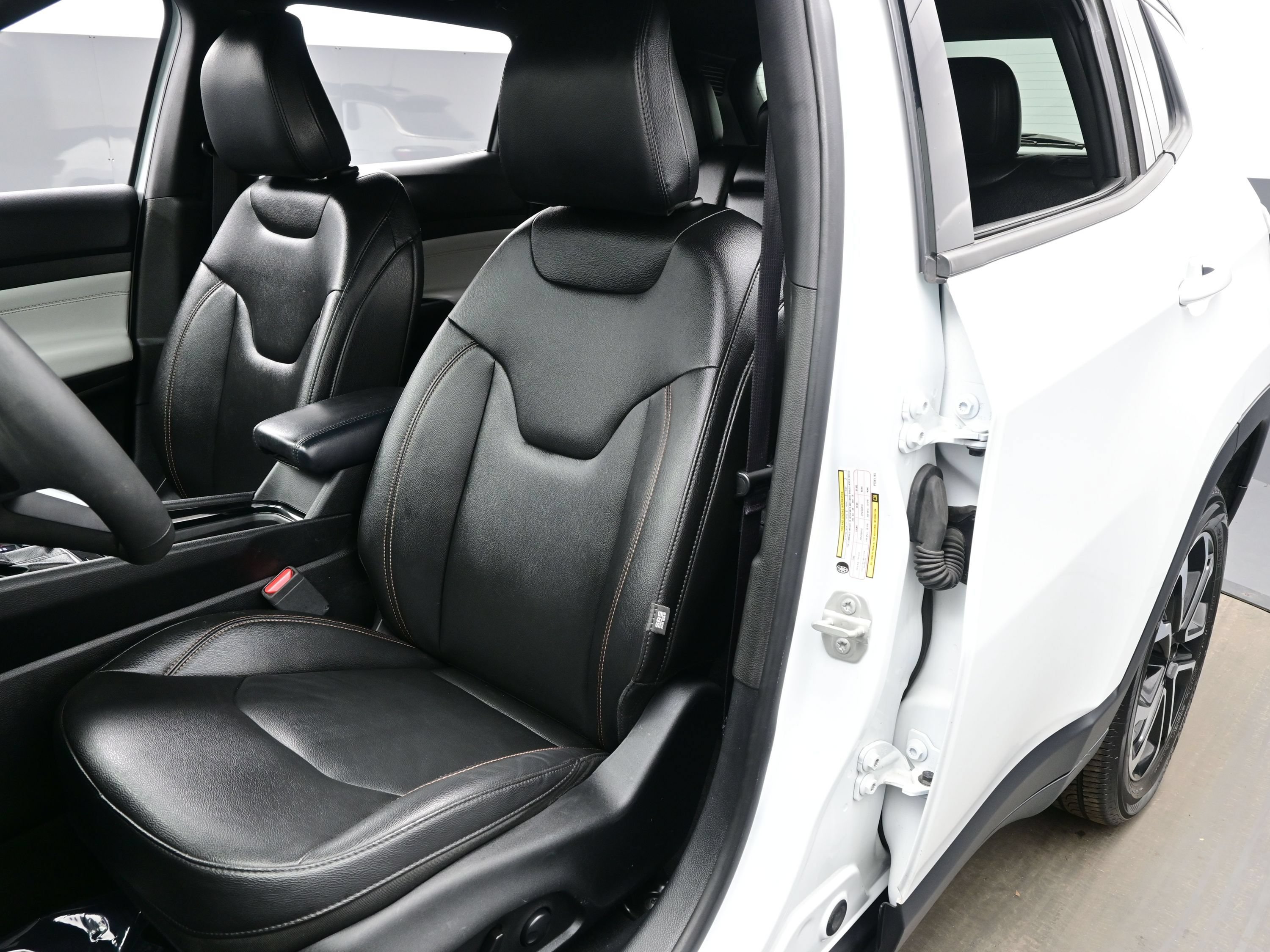 Used 2023 Jeep Compass Limited w/ Sun and Sound Group AWD/4WD image 15
