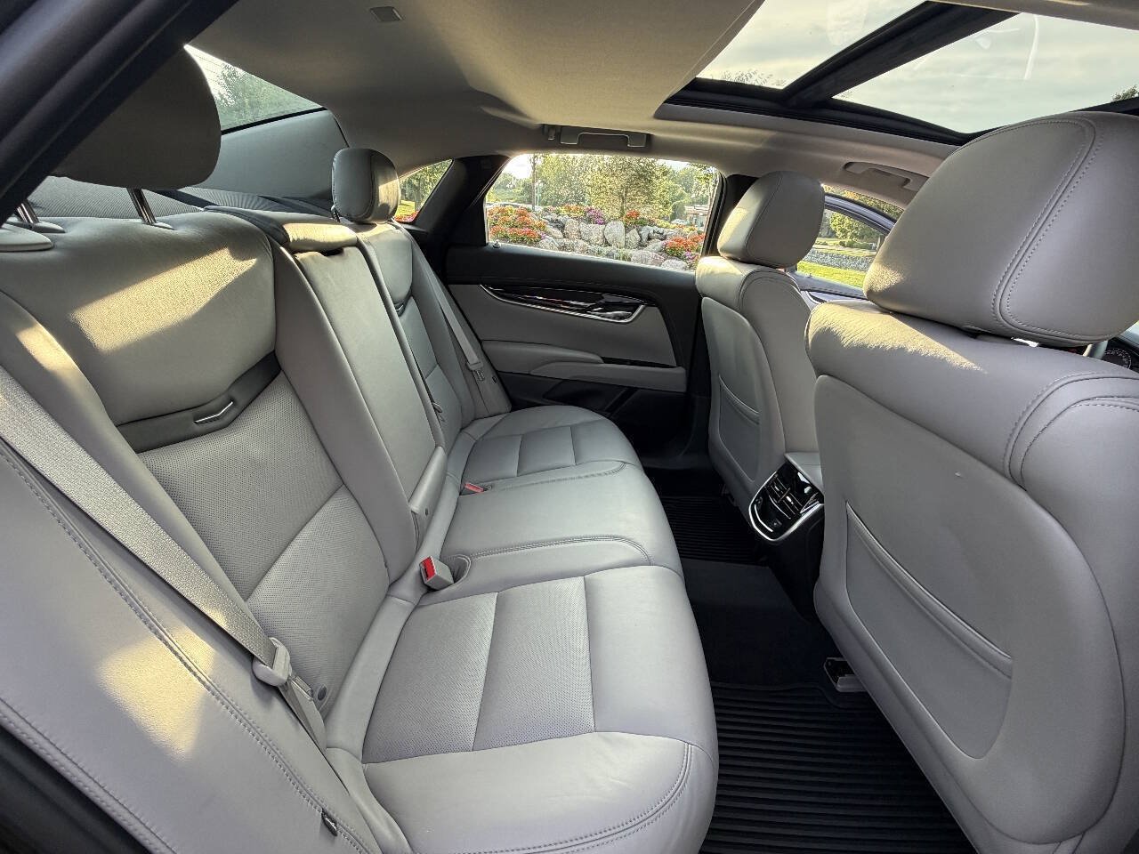 Used 2017 Cadillac XTS Luxury w/ Driver Awareness Package FWD image 8