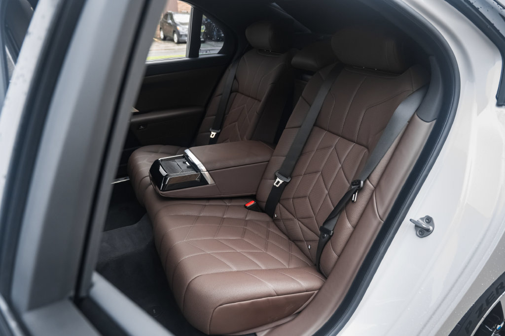Used 2025 BMW i7 xDrive60 AWD/4WD image 19