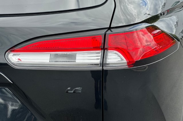 Certified 2022 Toyota Corolla Cross LE w/ Moonroof Package FWD image 32