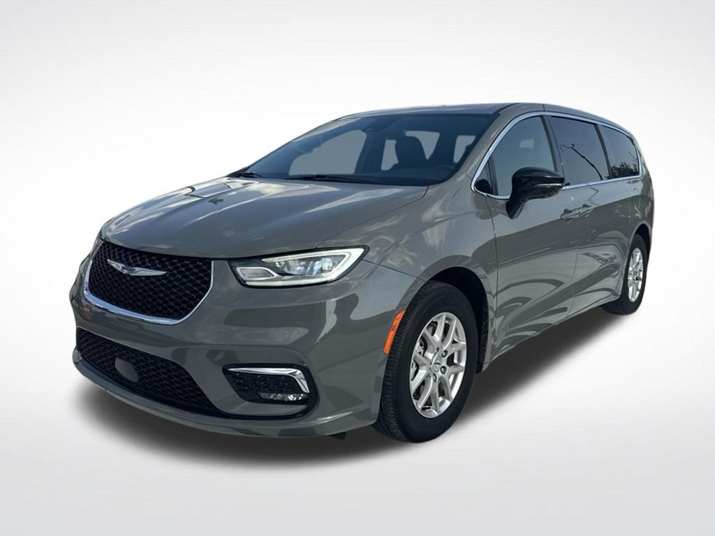 Used 2025 Chrysler Pacifica Select FWD image 3