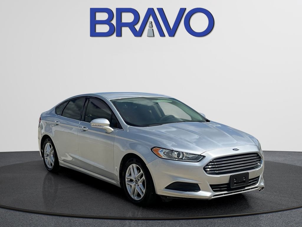 Used 2015 Ford Fusion SE image 3