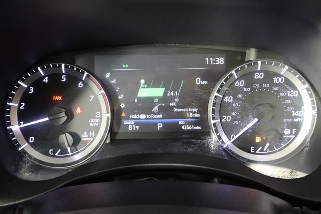 Used 2023 Toyota Highlander XLE FWD image 11