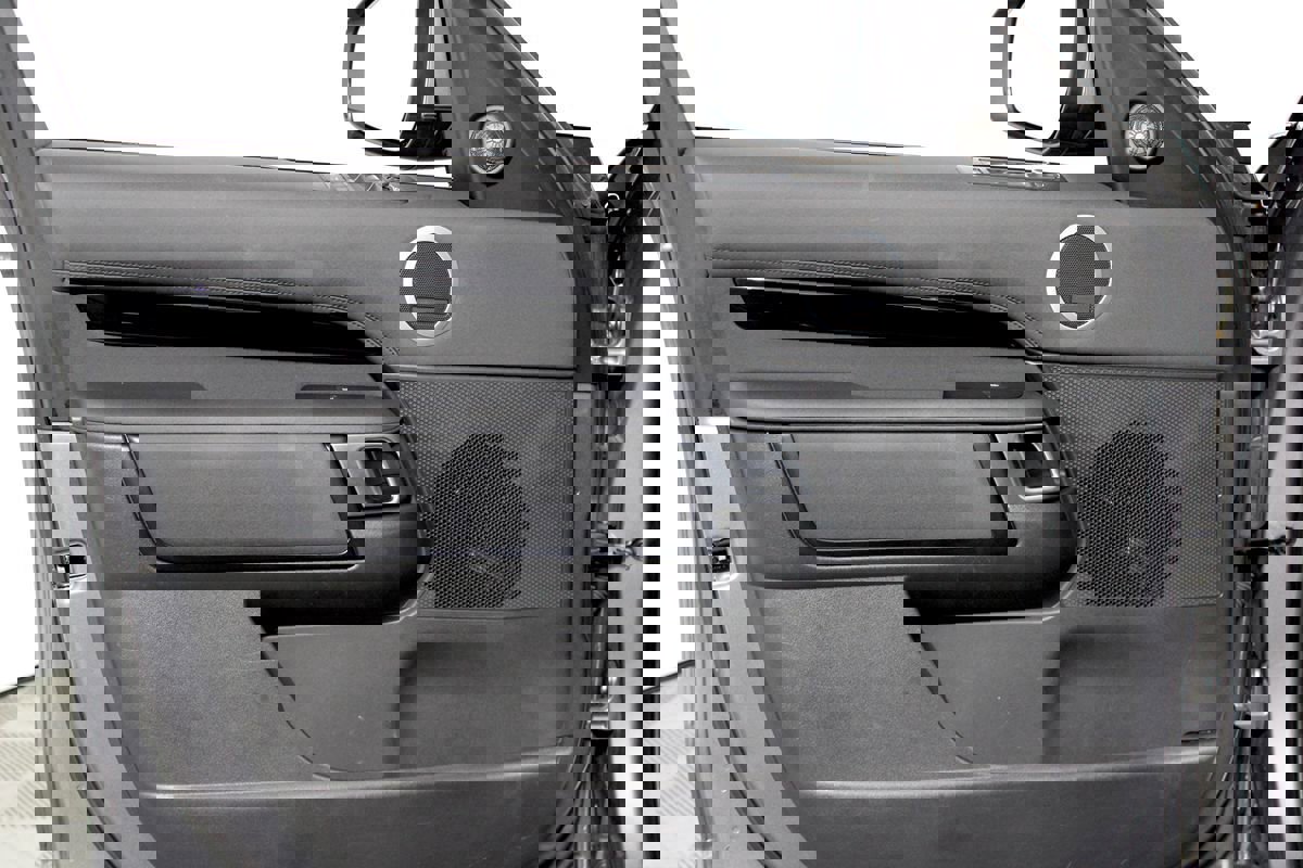 Used 2022 Land Rover Discovery S image 6