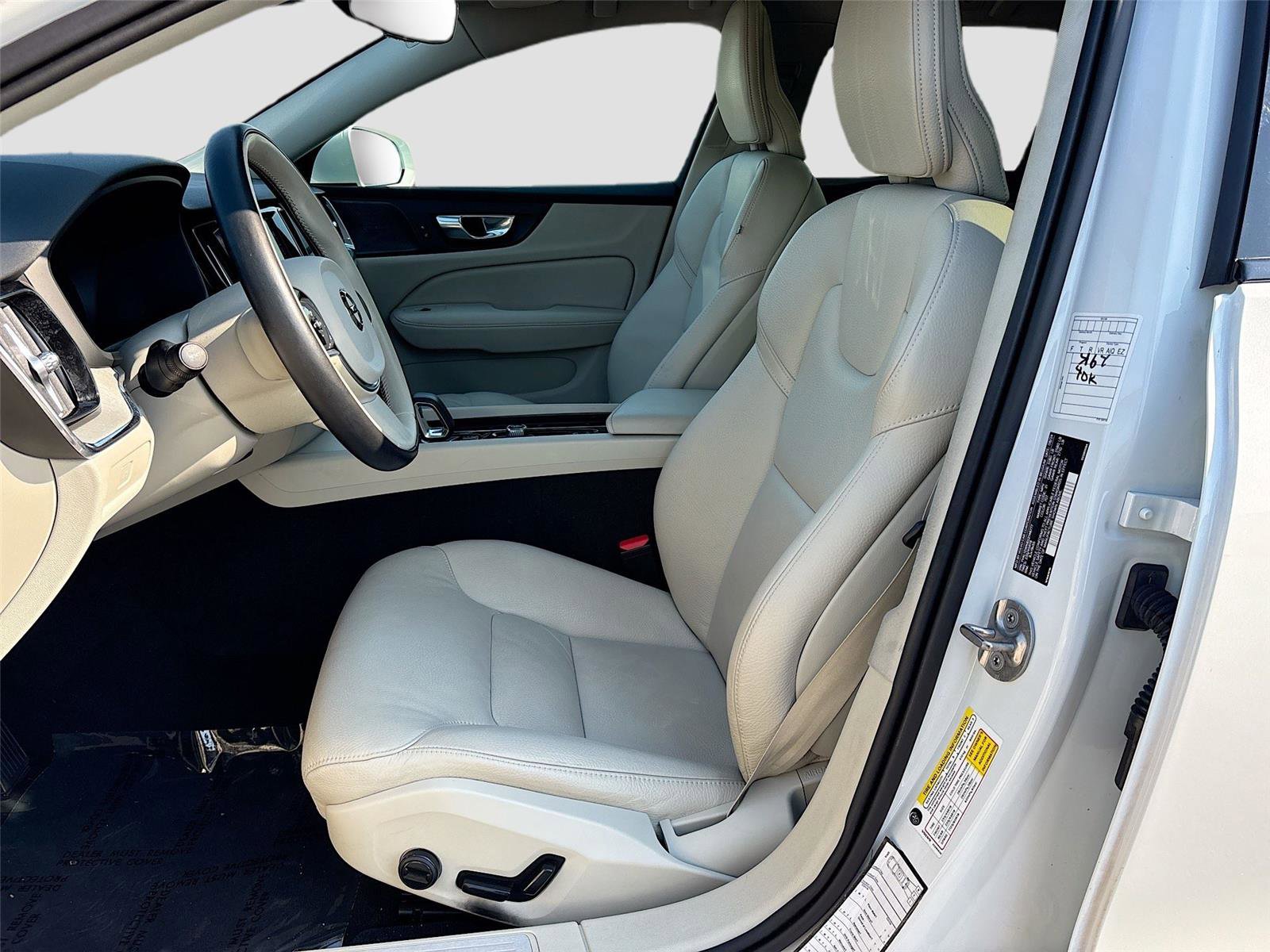 Used 2025 Volvo V60 B5 Cross Country Plus image 21