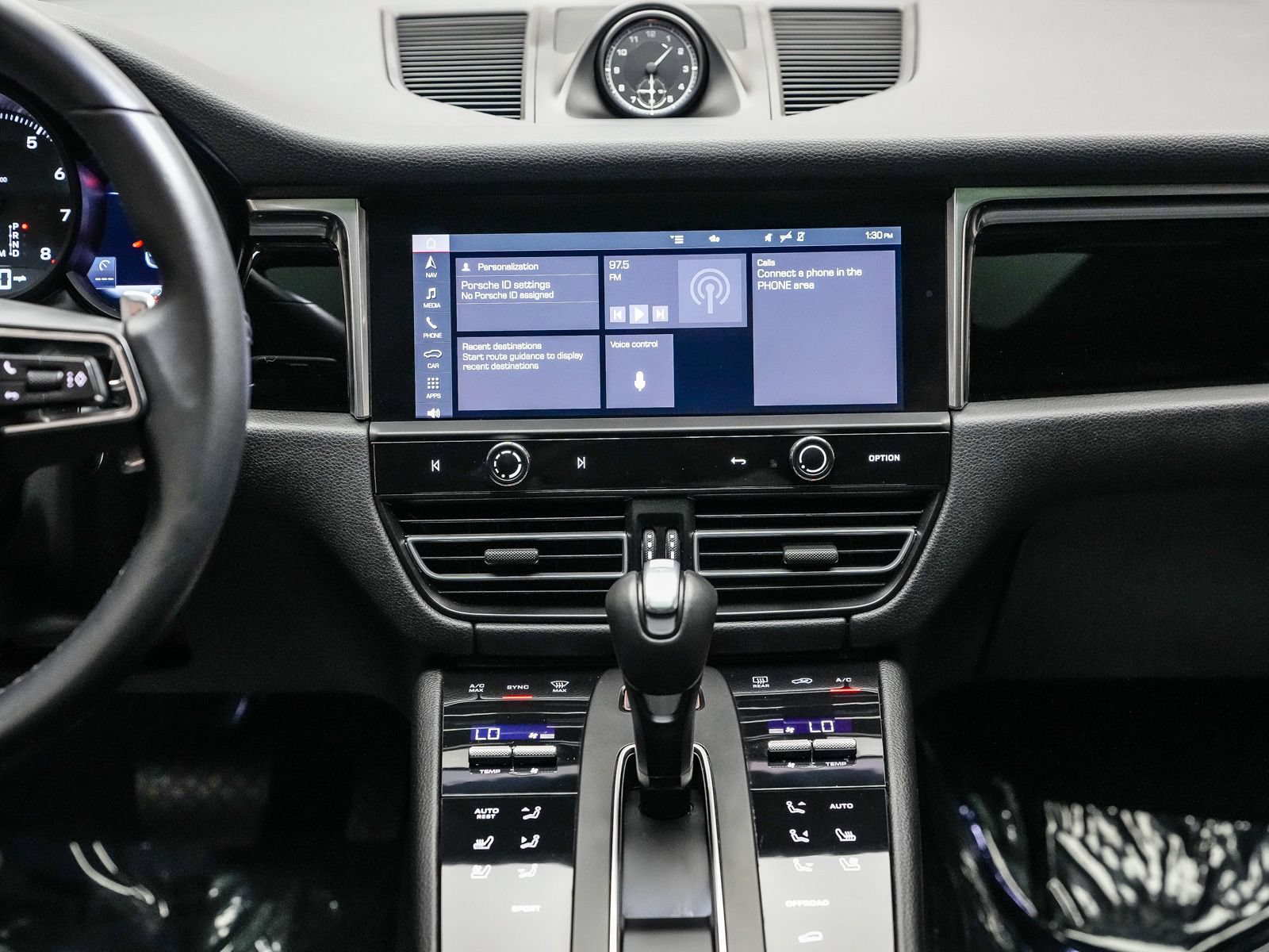 Certified 2024 Porsche Macan AWD/4WD image 16