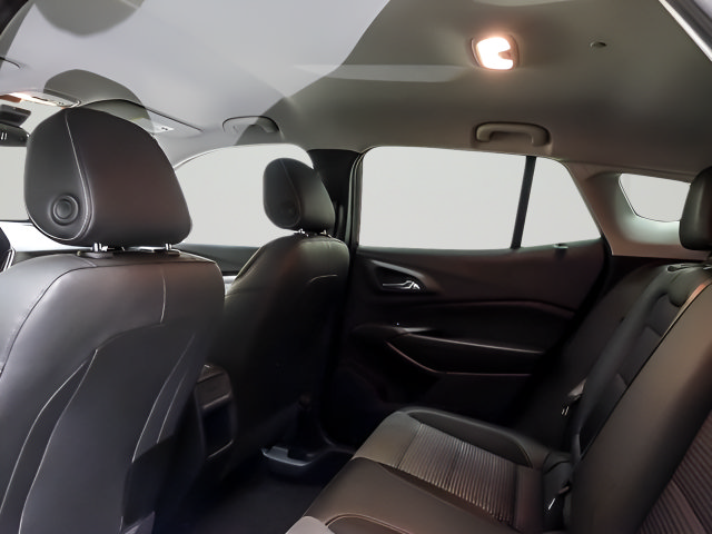 Used 2025 Chevrolet Trax LT w/ LT Convenience Package FWD image 11