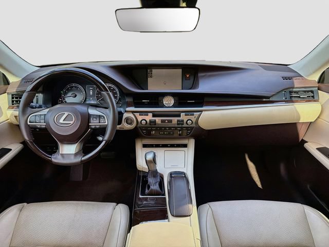 Used 2017 Lexus ES 350 w/ Ultra Luxury Package FWD image 16