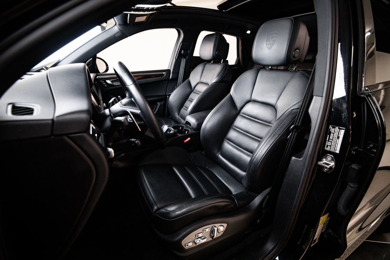 Certified 2023 Porsche Macan S AWD/4WD image 5