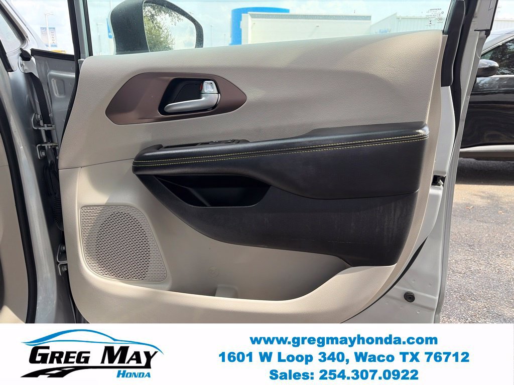 Used 2023 Chrysler Voyager LX FWD image 12