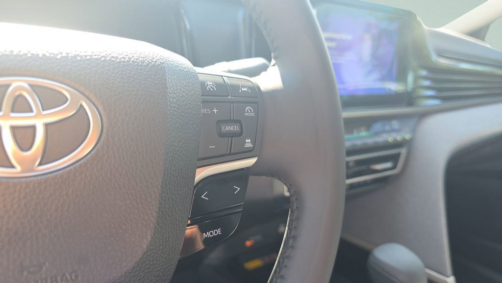 Used 2025 Toyota Camry Hybrid FWD image 21