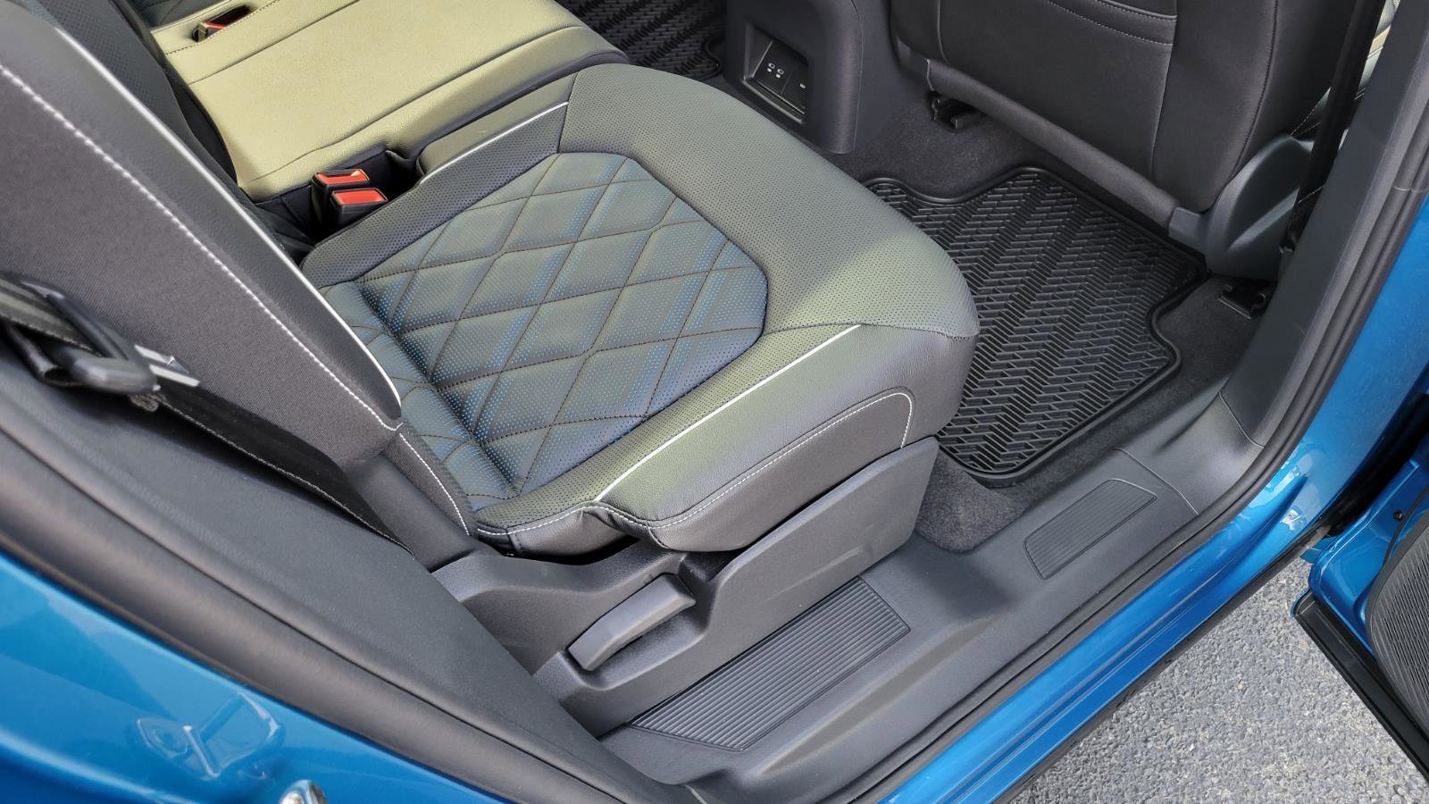 Certified 2025 Volkswagen Atlas Cross Sport SEL Premium R-Line image 44