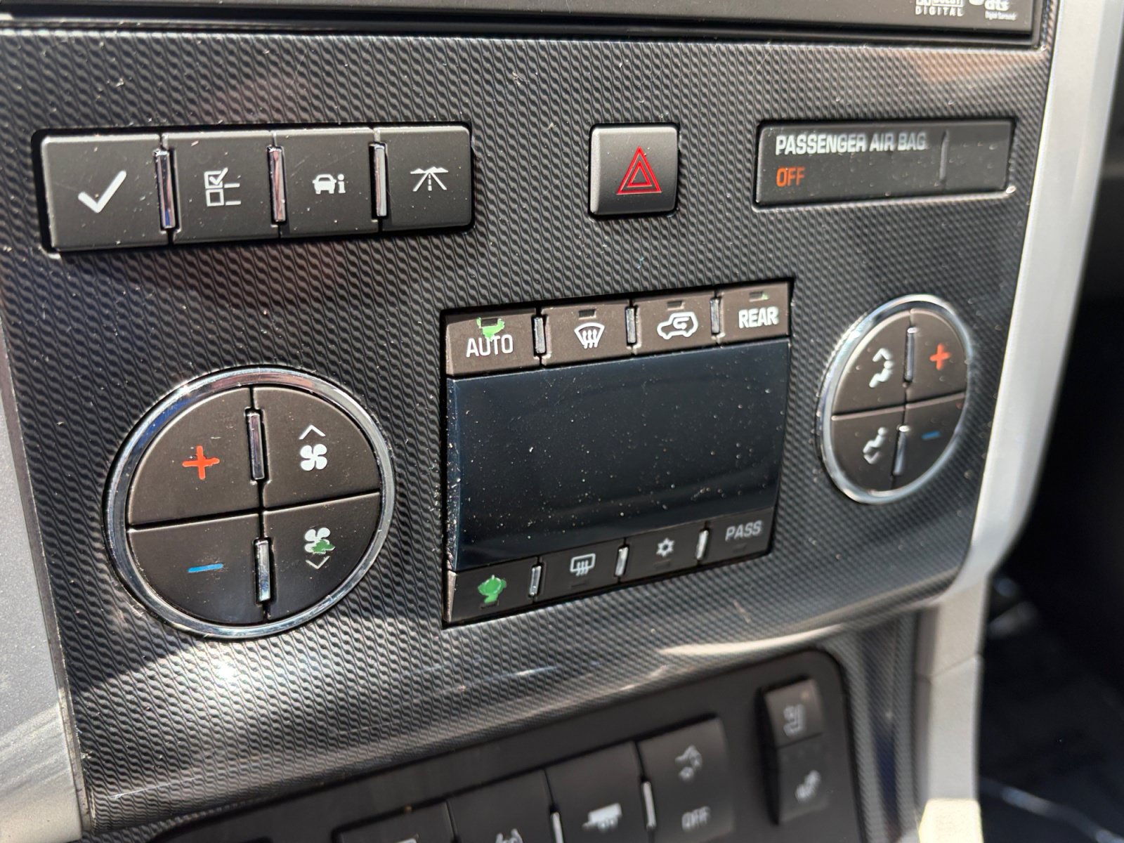 Used 2012 Chevrolet Traverse LTZ AWD/4WD image 24