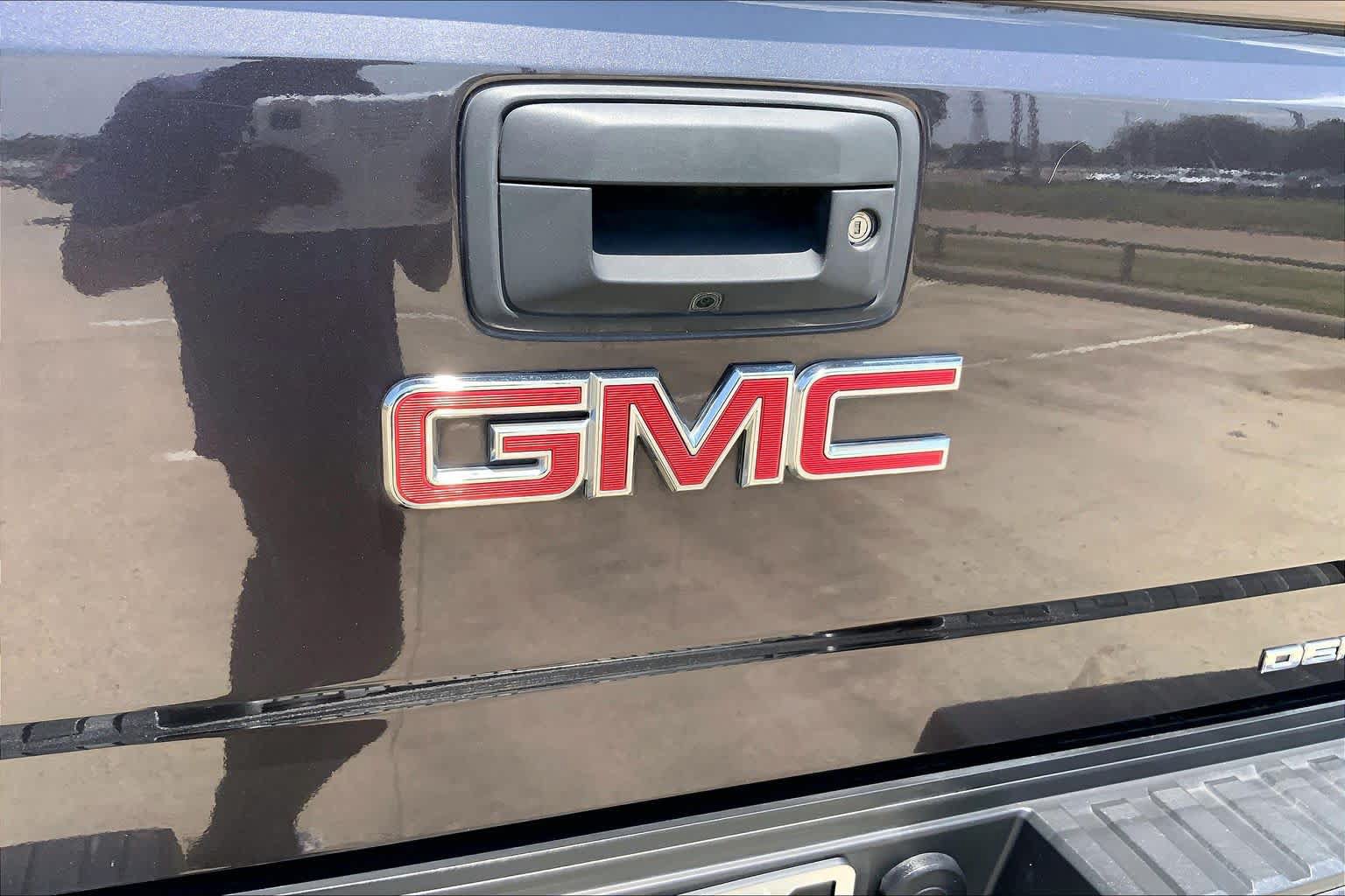 Used 2015 GMC Sierra 2500 Denali w/ Duramax Plus Package AWD/4WD image 10