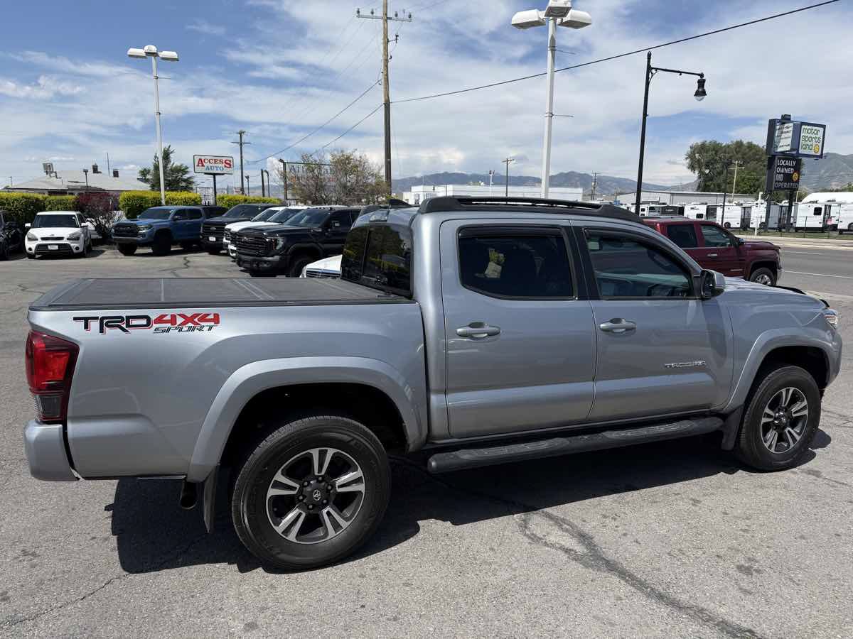 Used 2019 Toyota Tacoma TRD Sport AWD/4WD image 5