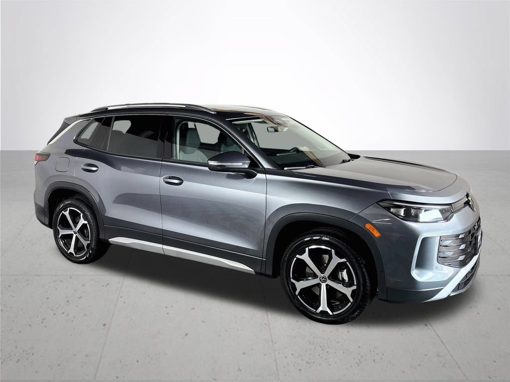 Certified 2025 Volkswagen Tiguan SE AWD/4WD image 5