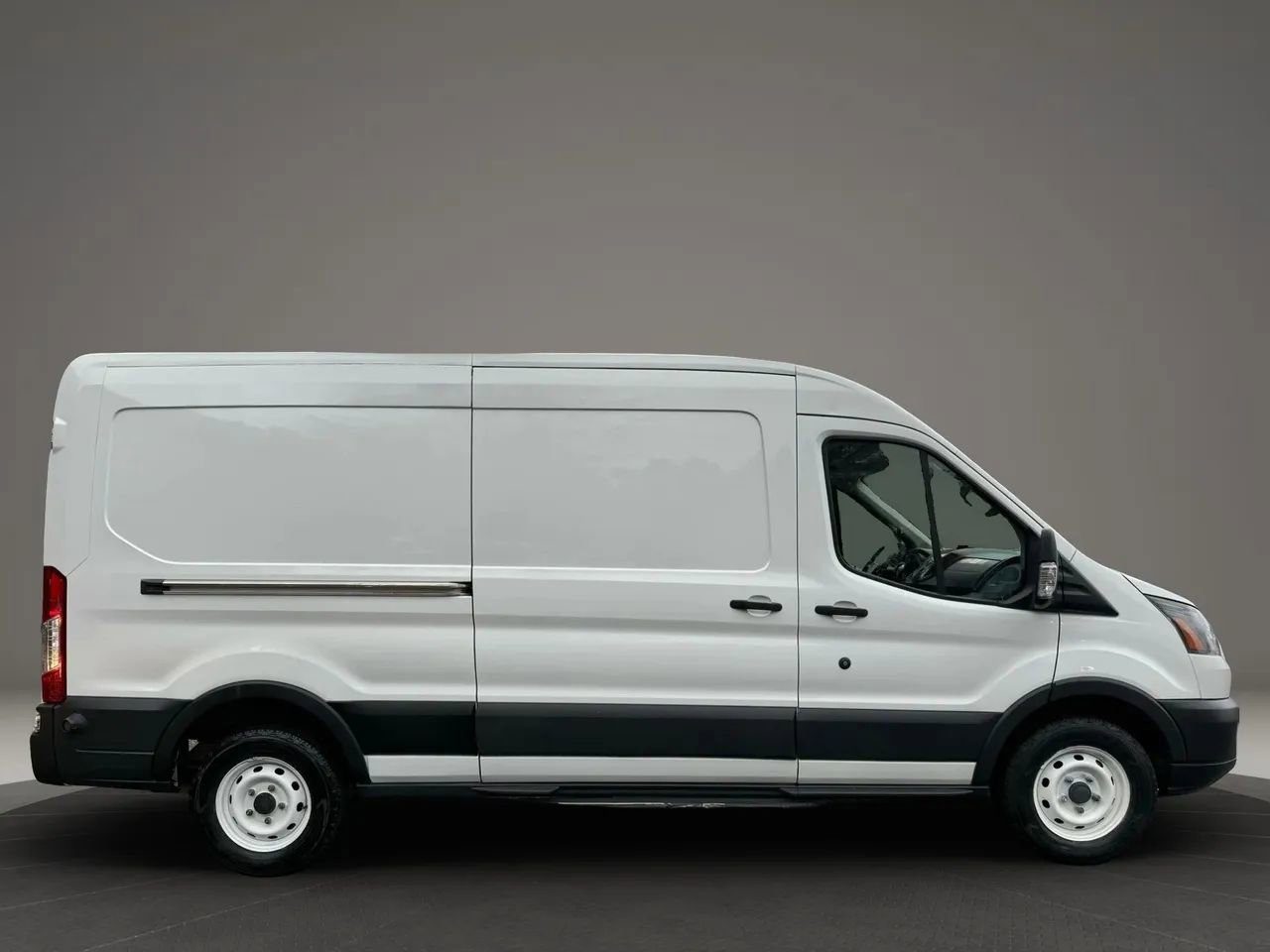 Used 2018 Ford Transit 150 148 Medium Roof image 11