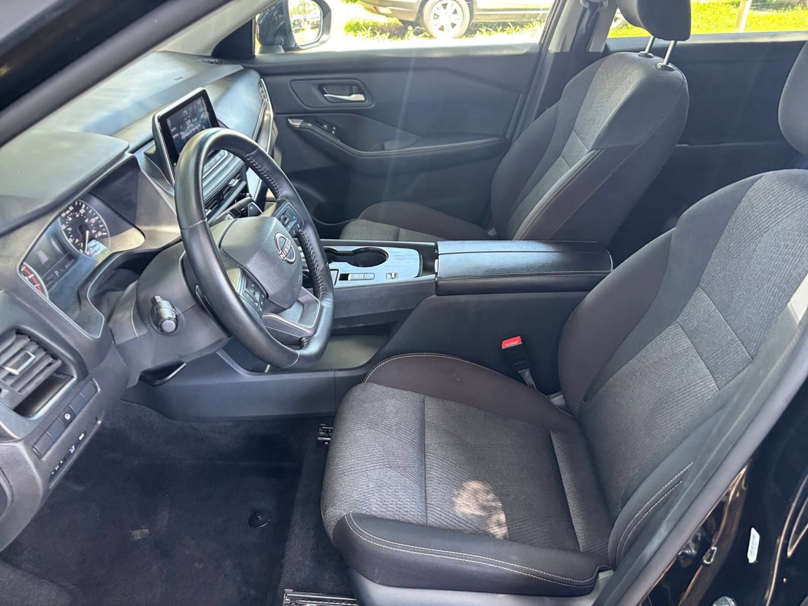 Used 2025 Nissan Rogue SV FWD image 27