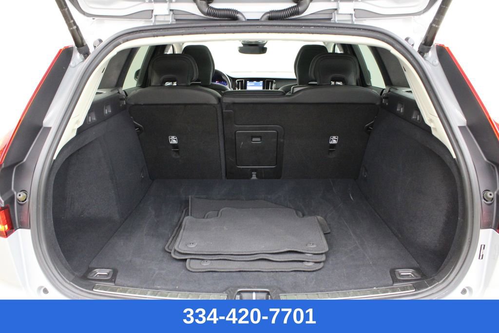 Used 2025 Volvo V60 B5 Cross Country Plus image 31