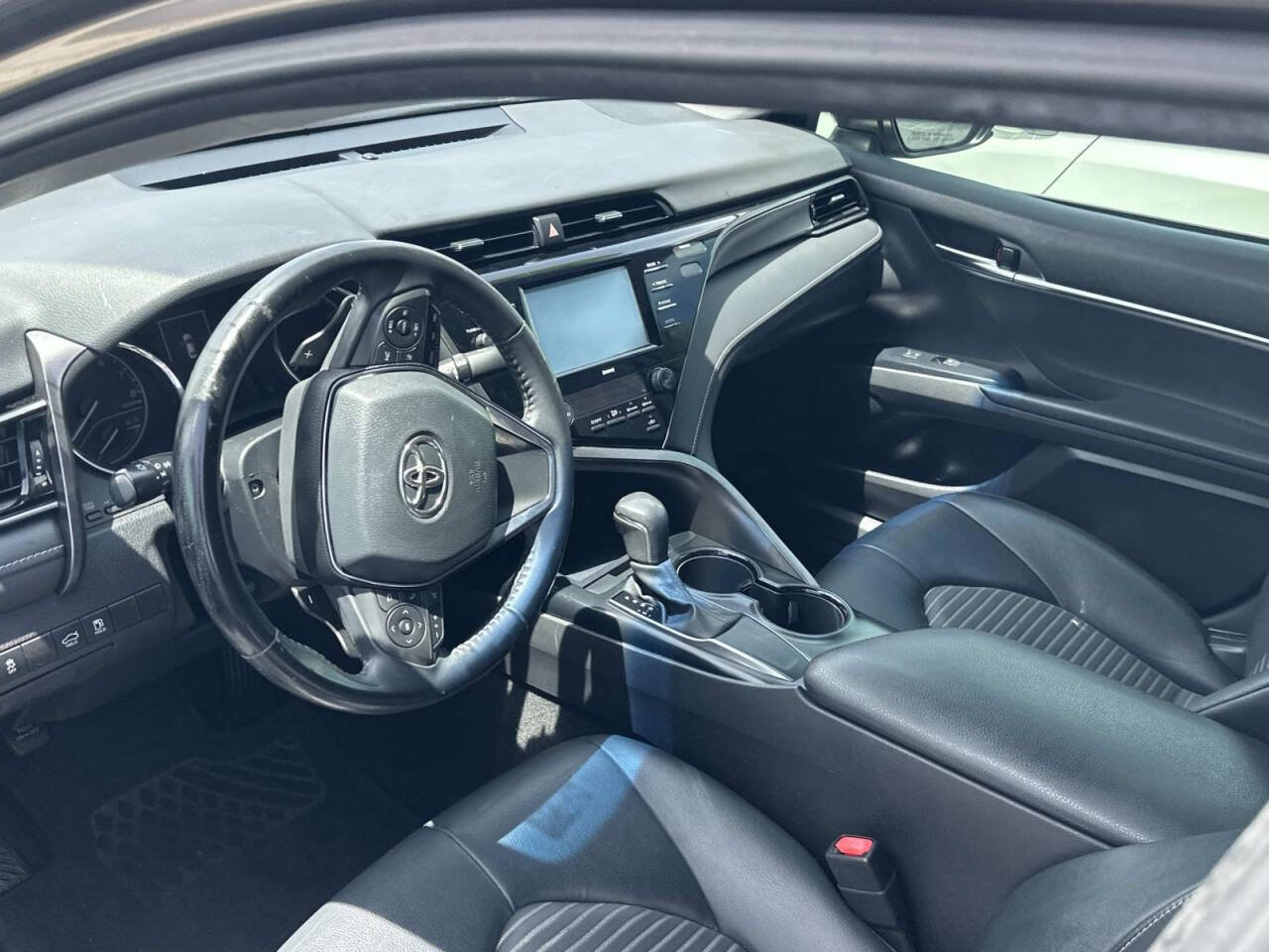Used 2020 Toyota Camry SE FWD image 10