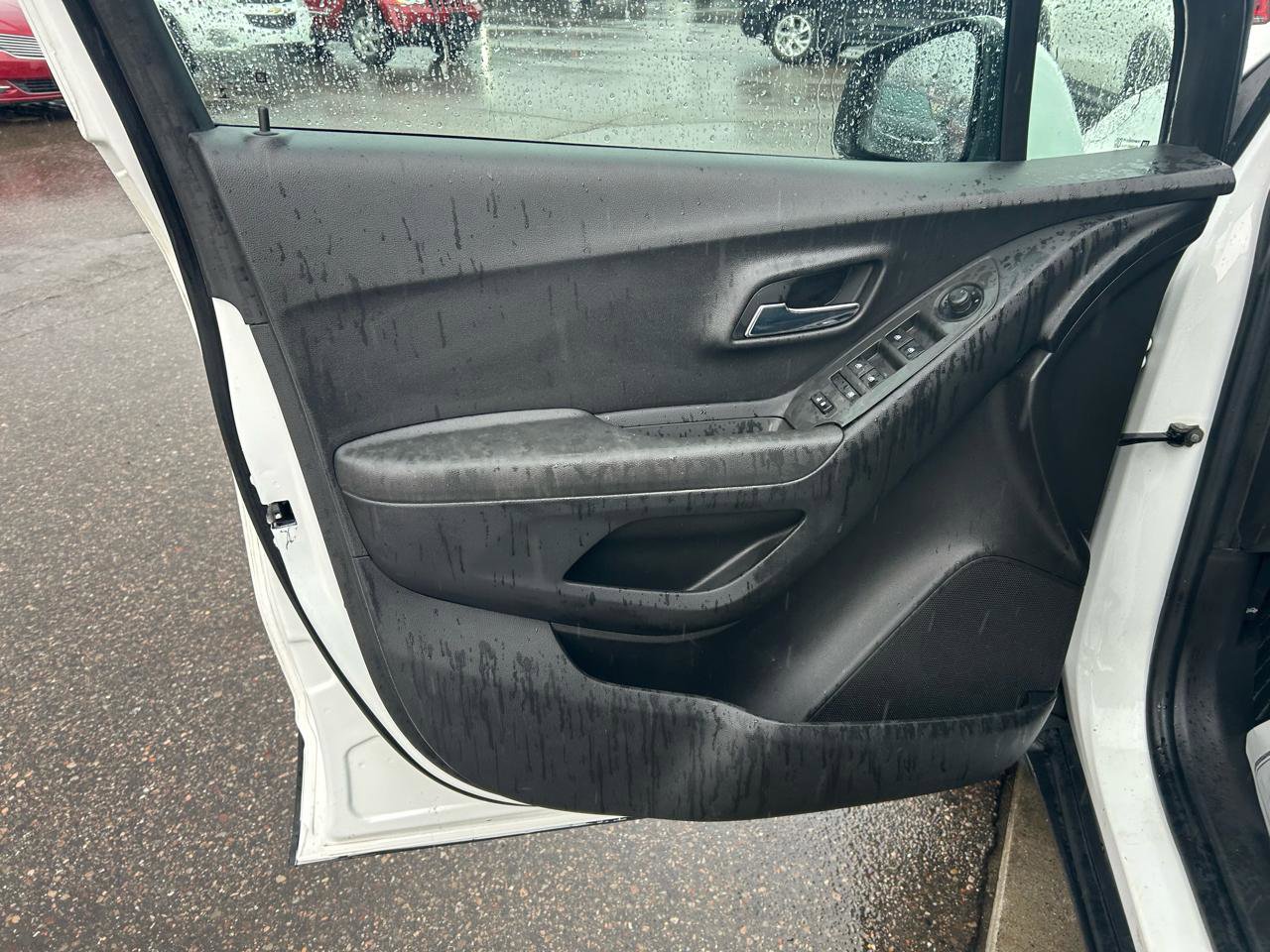 Used 2017 Chevrolet Trax LS AWD/4WD image 13