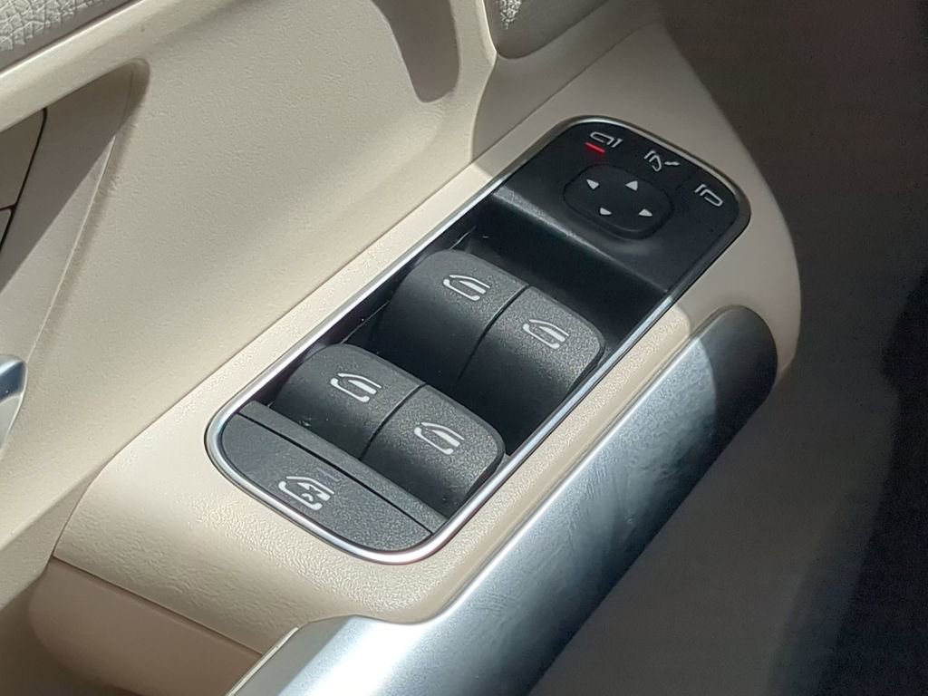 Certified 2025 Mercedes-Benz GLA 250 image 10