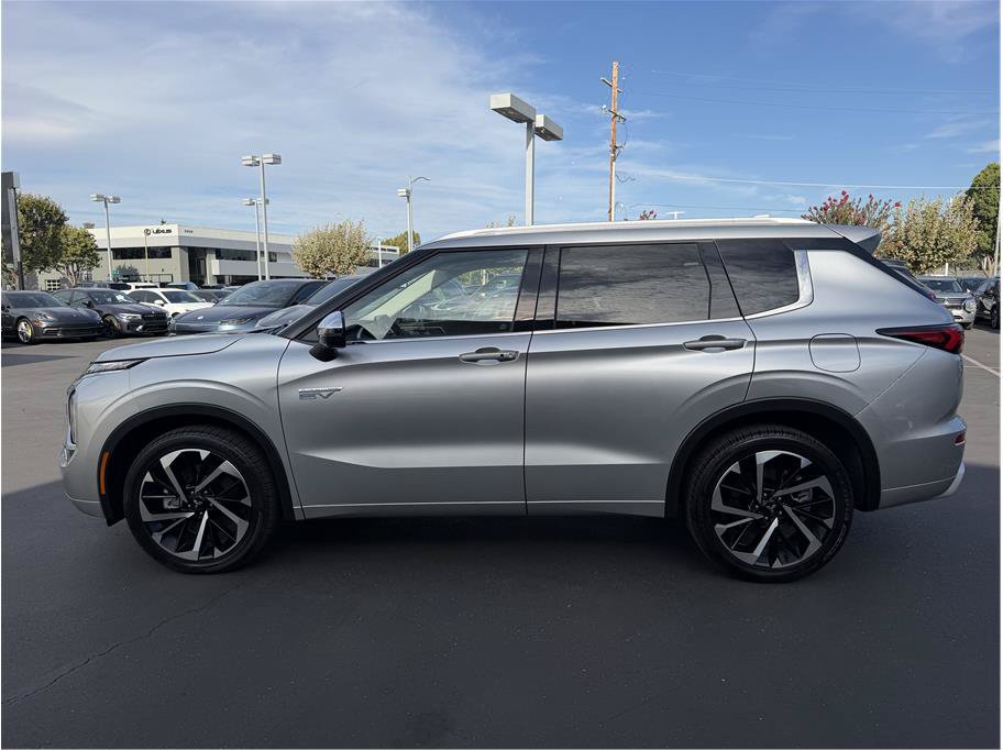 Used 2025 Mitsubishi Outlander 4WD Plug-In Hybrid image 8