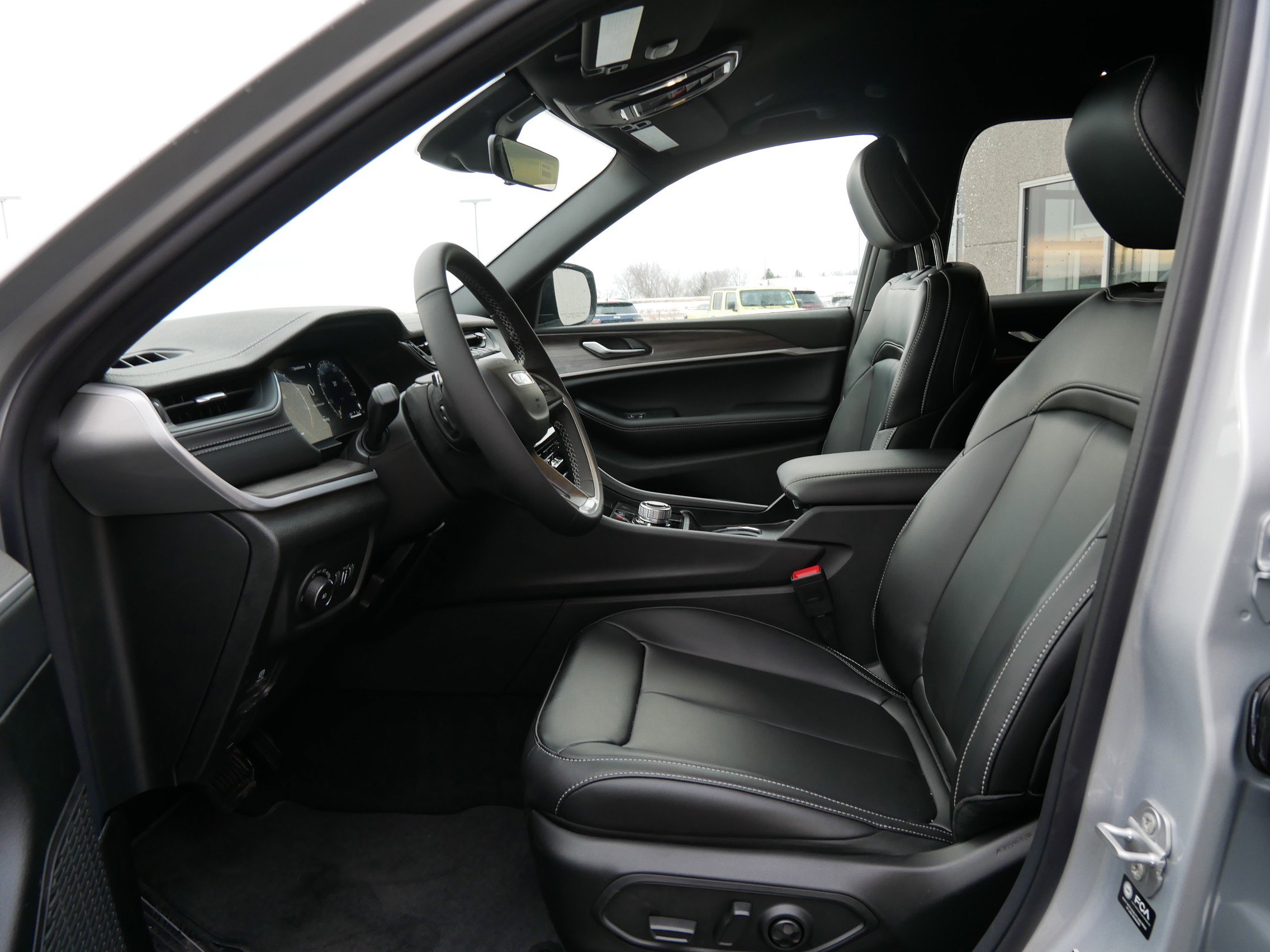 New 2025 Jeep Grand Cherokee L Limited w/ Black Appearance Package image 5