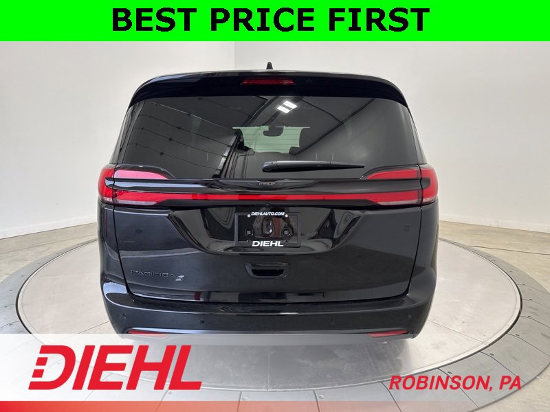 New 2026 Chrysler Pacifica Select image 6