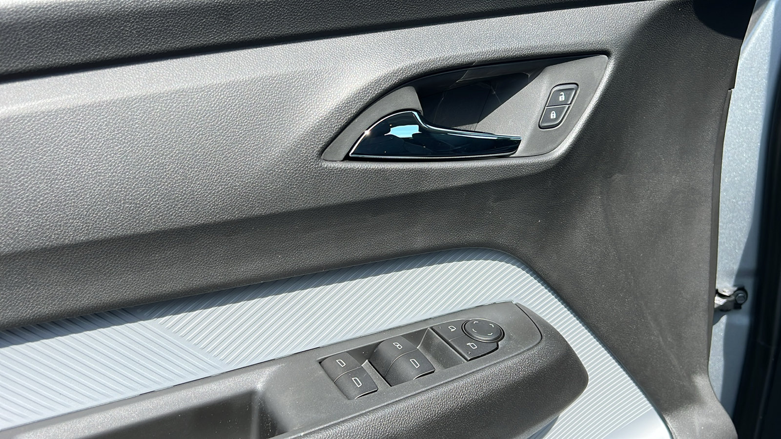 New 2027 Chevrolet Bolt RS w/ Technology Package FWD image 16