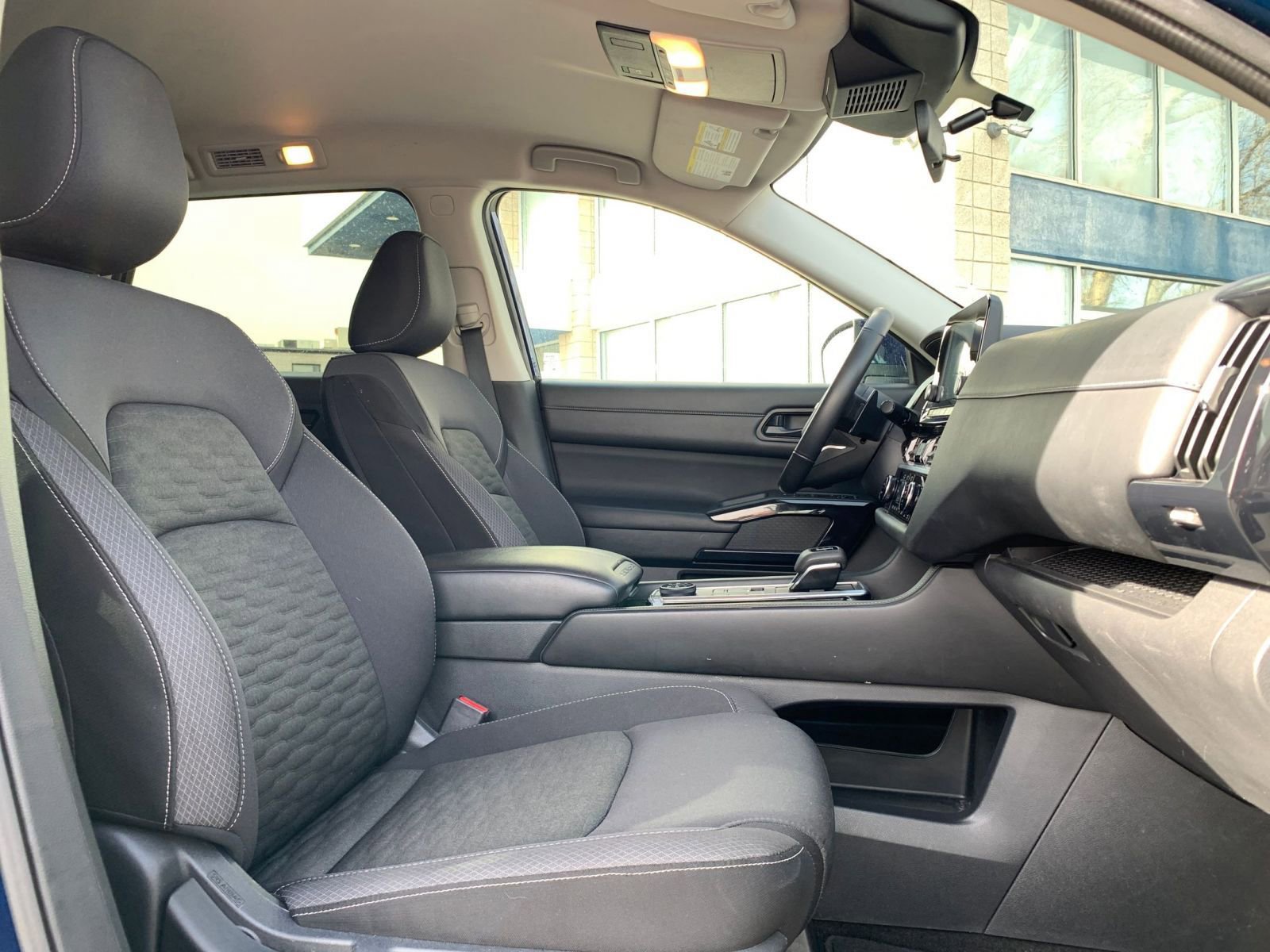 Used 2025 Nissan Pathfinder SV image 39