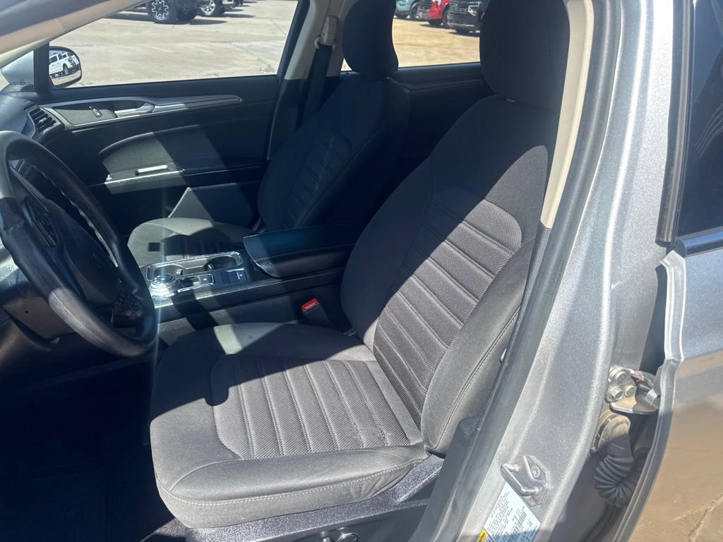 Used 2019 Ford Fusion SE FWD image 7