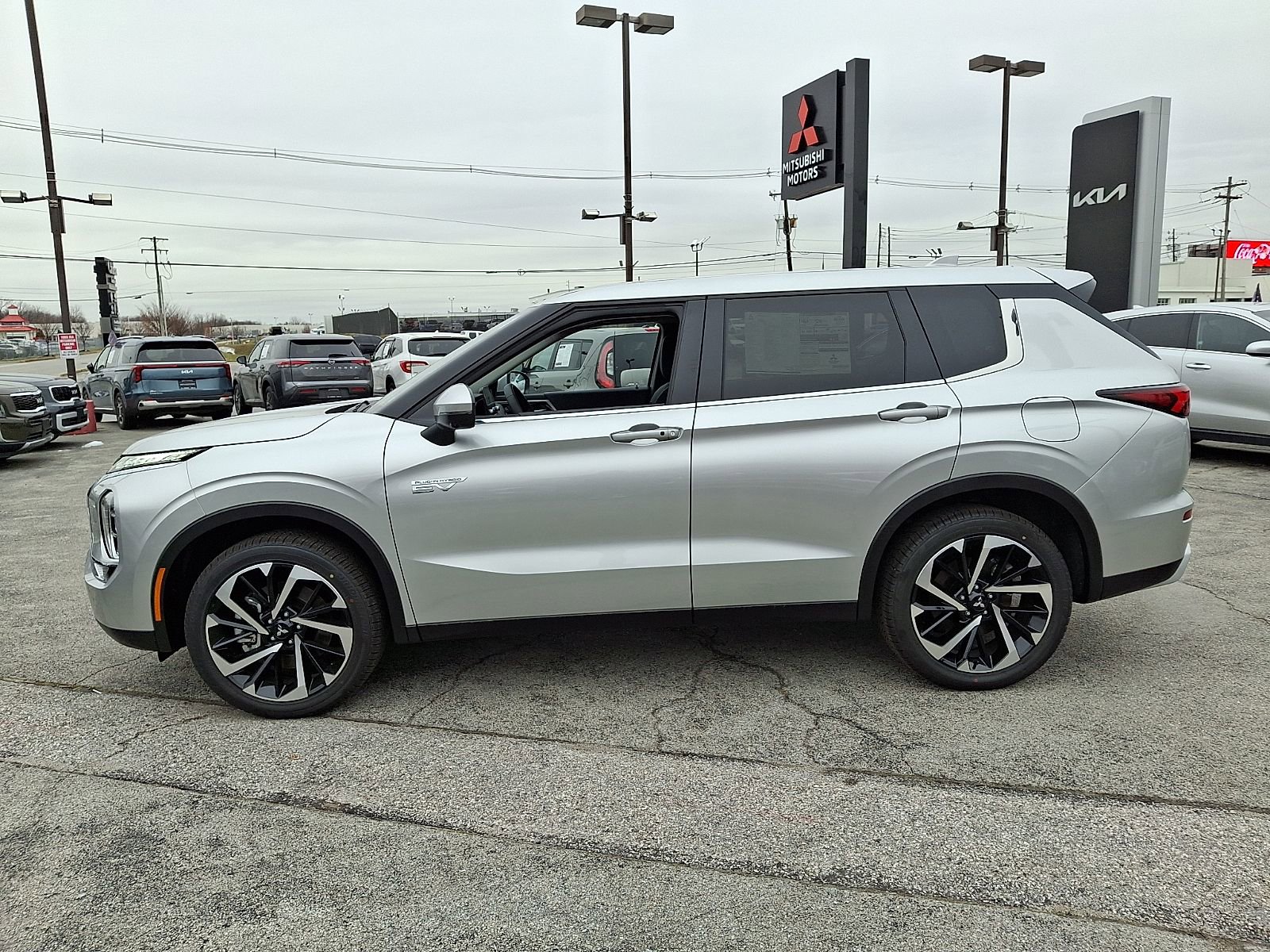 New 2025 Mitsubishi Outlander SE AWD/4WD image 5