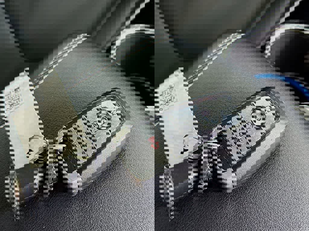 Certified 2018 Ford Edge Titanium w/ Equipment Group 301A image 21