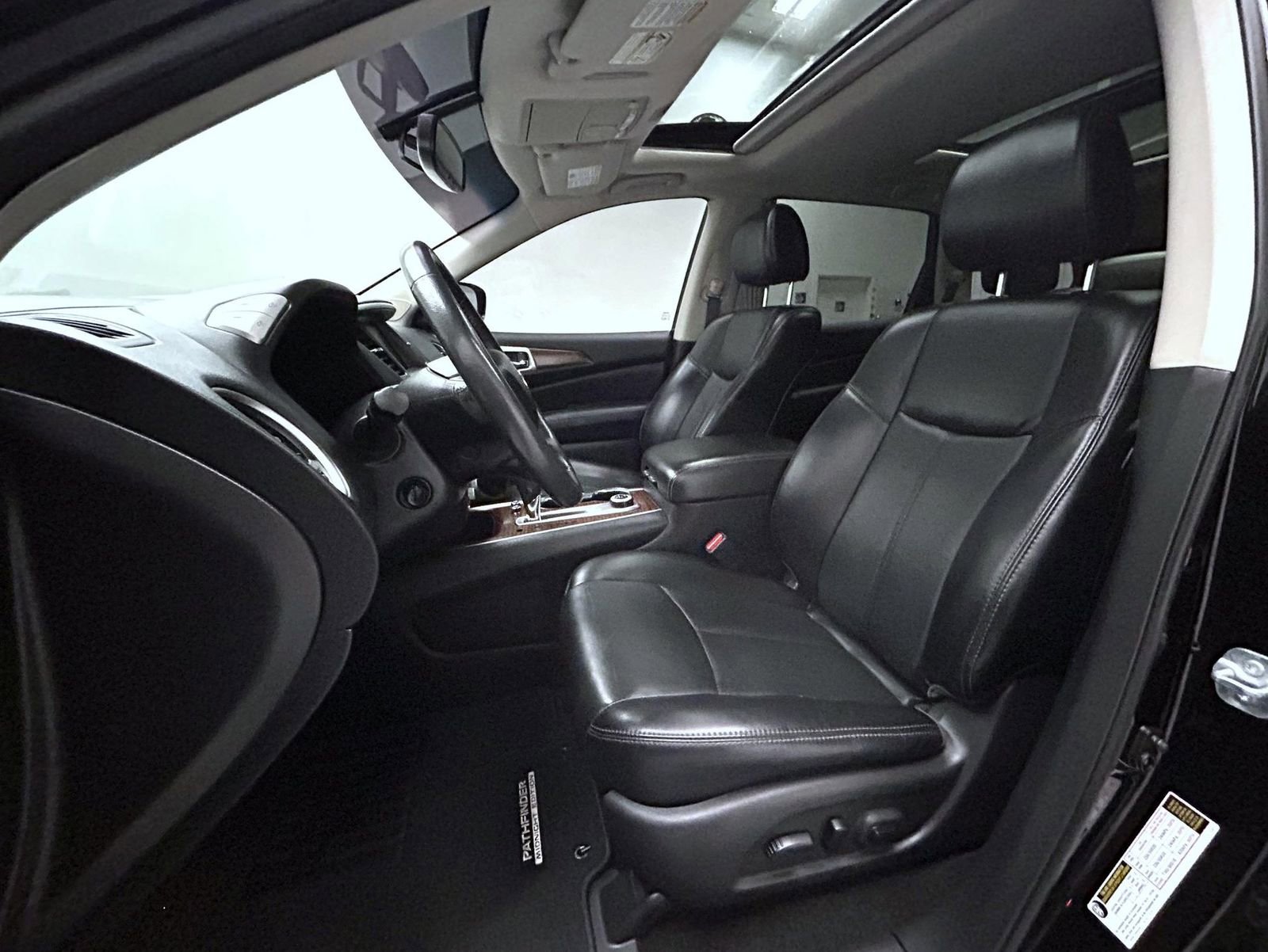 Used 2017 Nissan Pathfinder Platinum w/ Midnight Edition Package image 10