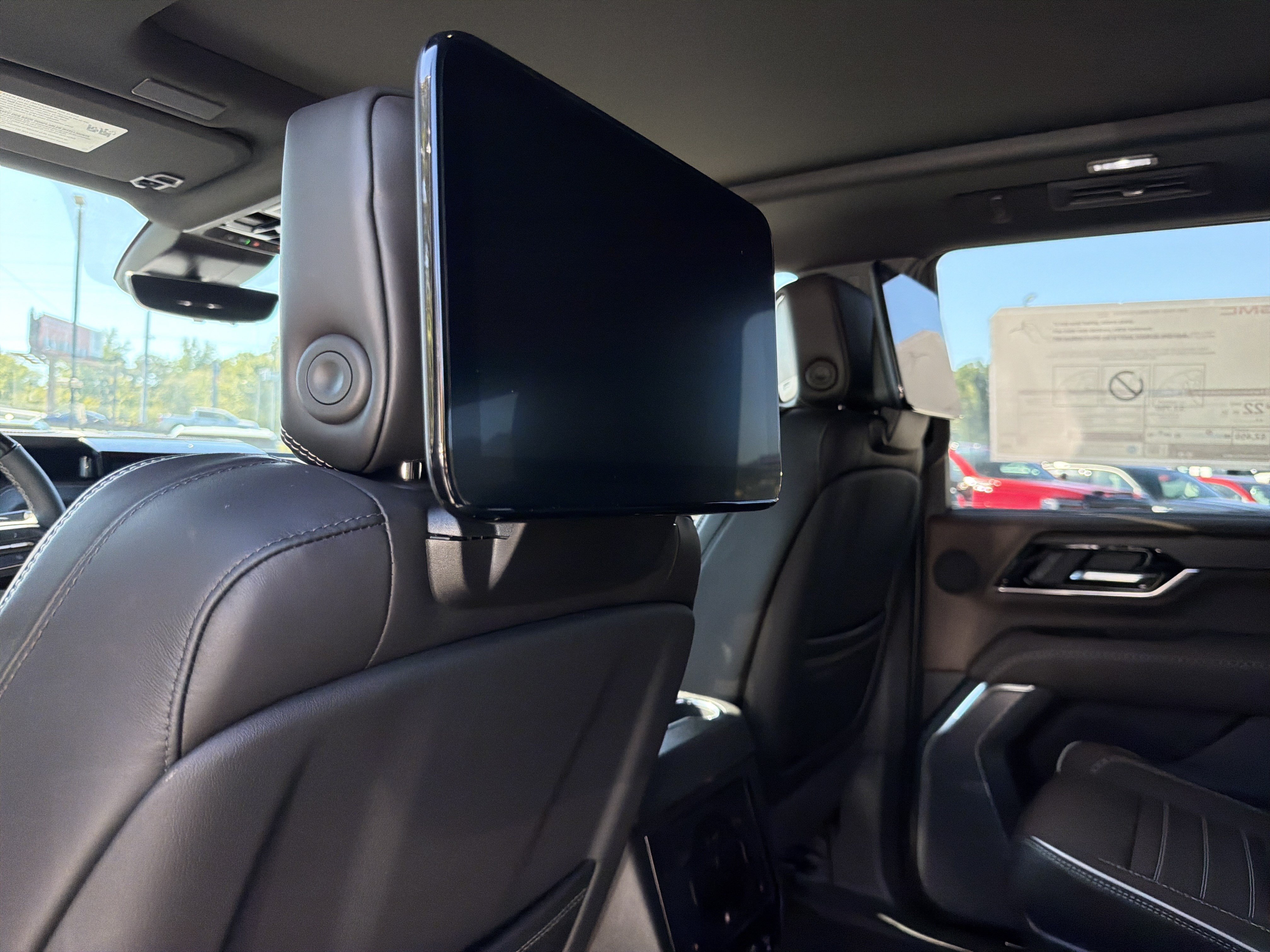 New 2026 GMC Yukon Denali Ultimate w/ LPO, Floor Liner Package AWD/4WD image 23