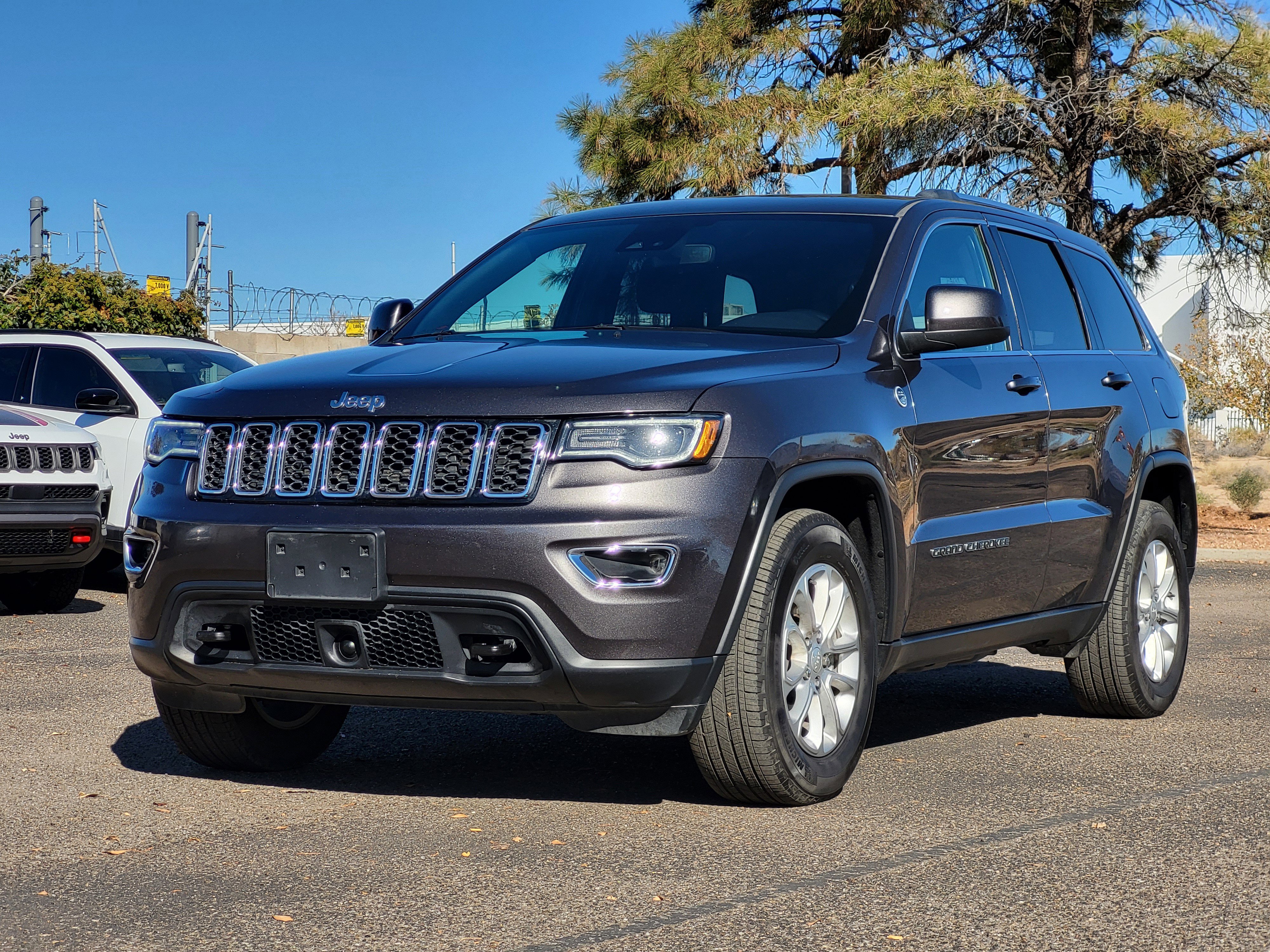 Used 2021 Jeep Grand Cherokee Laredo