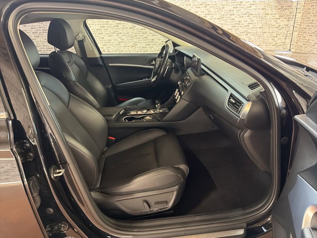 Used 2022 Genesis G70 2.0T image 11