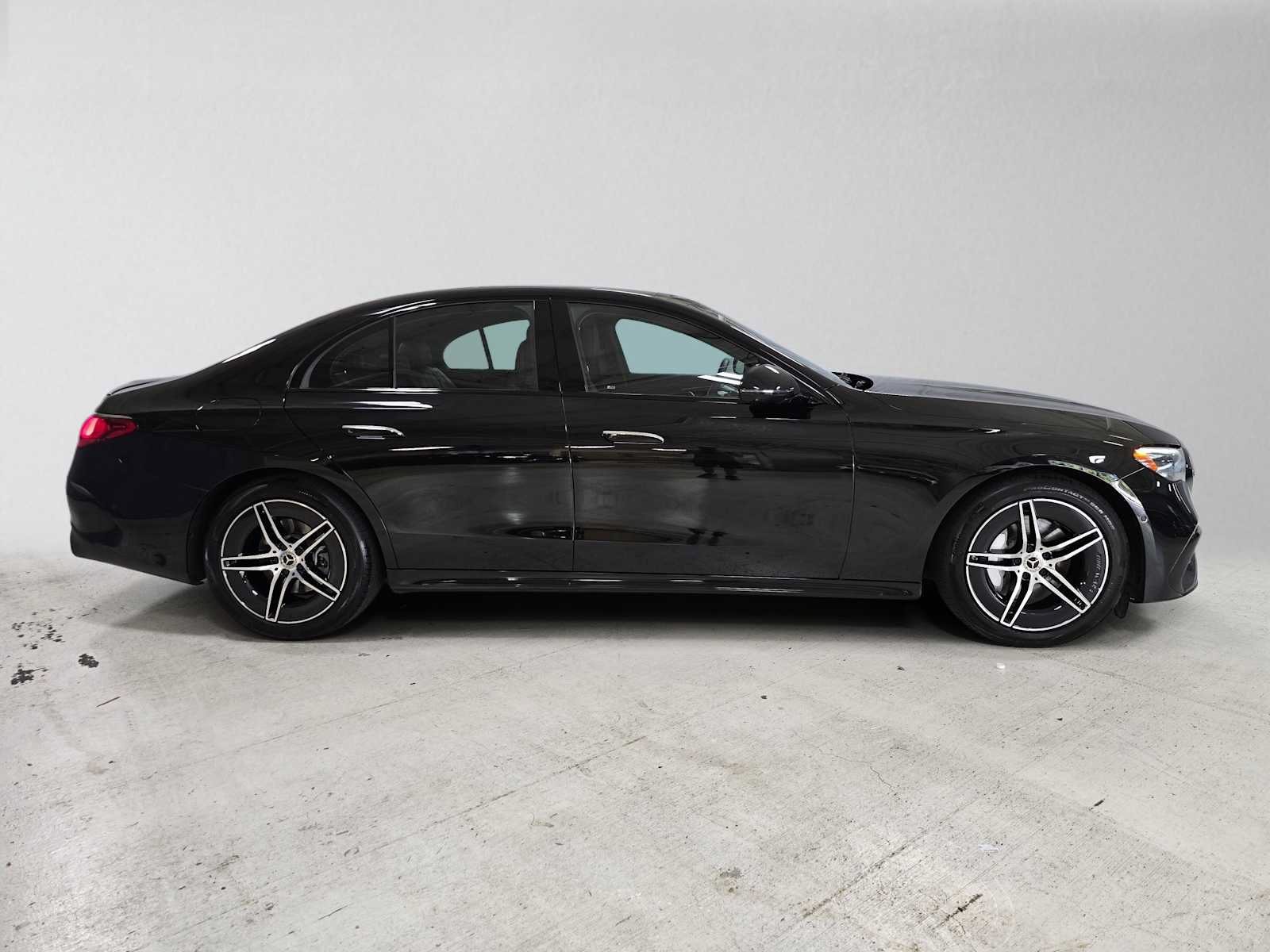 Used 2026 Mercedes-Benz E 350 4MATIC Sedan image 2