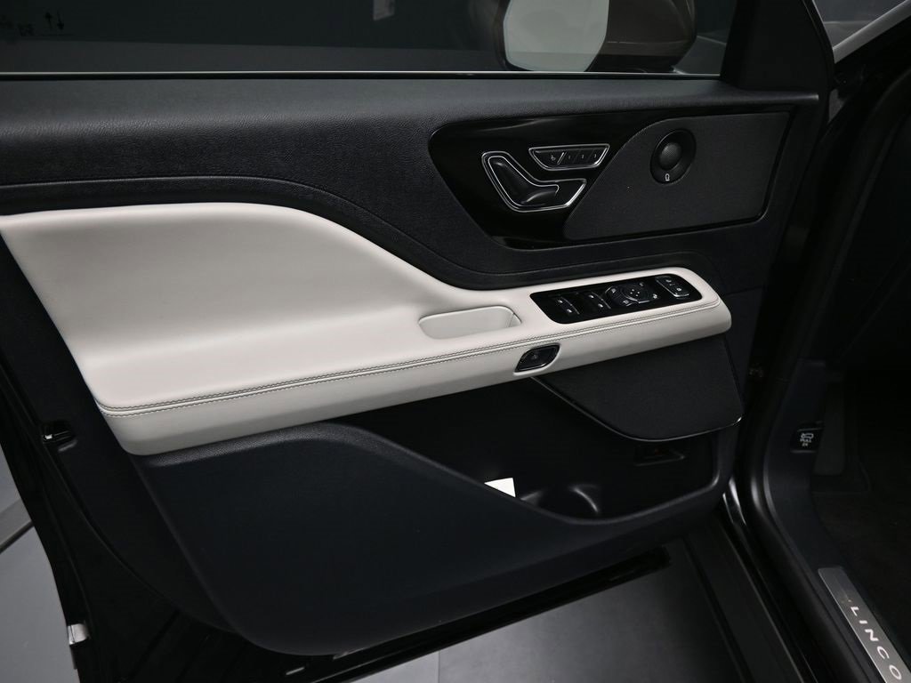 Used 2025 Lincoln Aviator Reserve w/ Illumination Package image 24