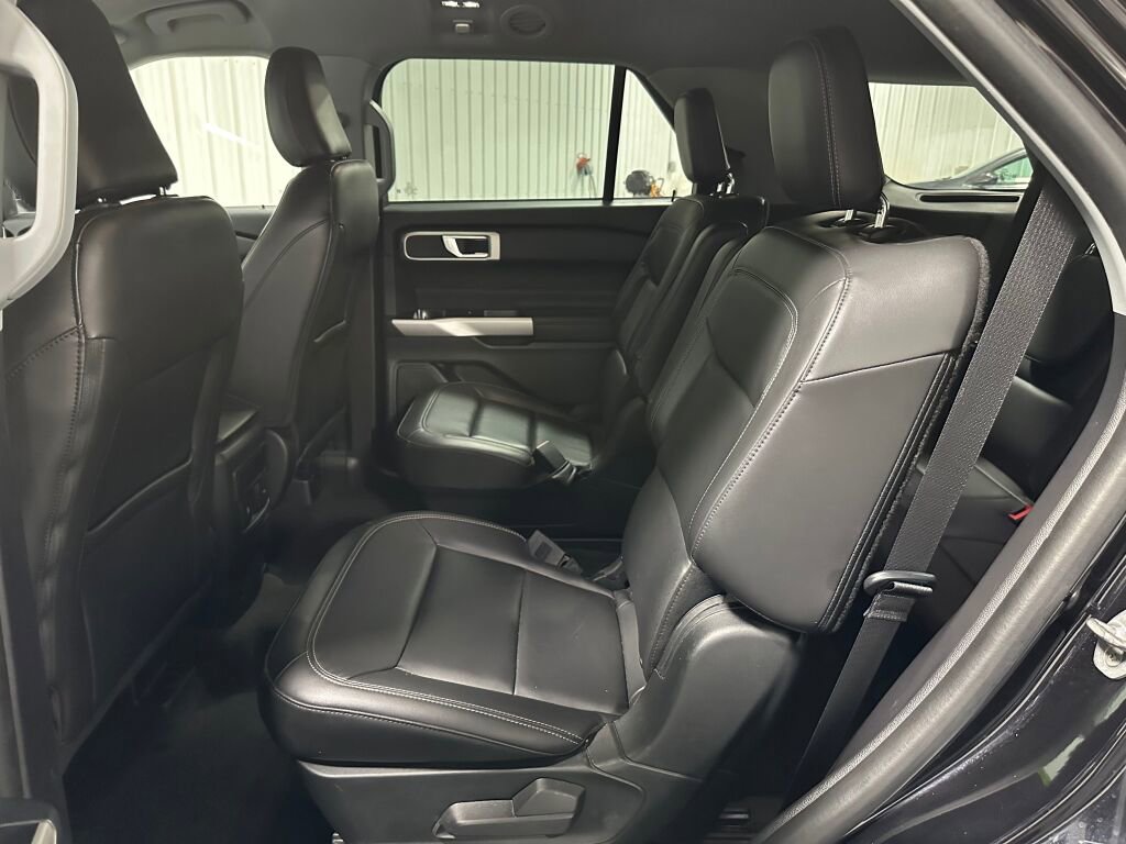 Used 2022 Ford Explorer XLT w/ Equipment Group 202A AWD/4WD image 10