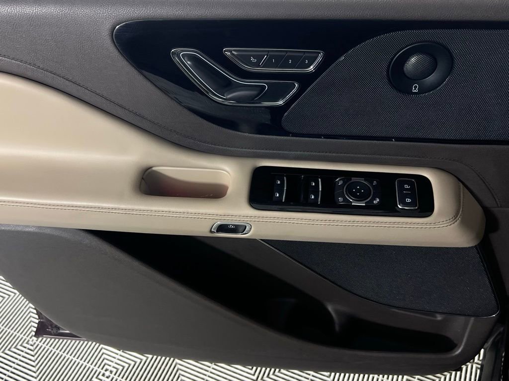 Used 2023 Lincoln Aviator Reserve w/ Equipment Group 201A image 27