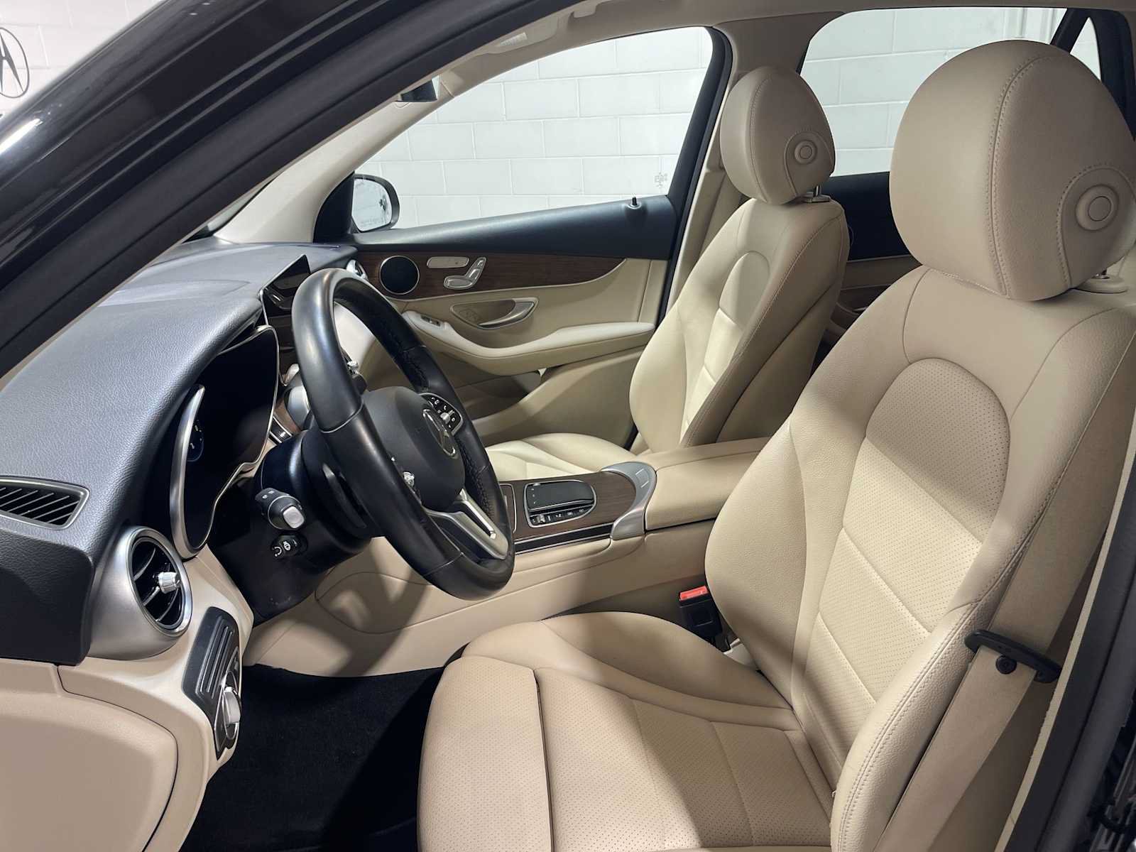 Used 2022 Mercedes-Benz GLC 300 4MATIC image 2