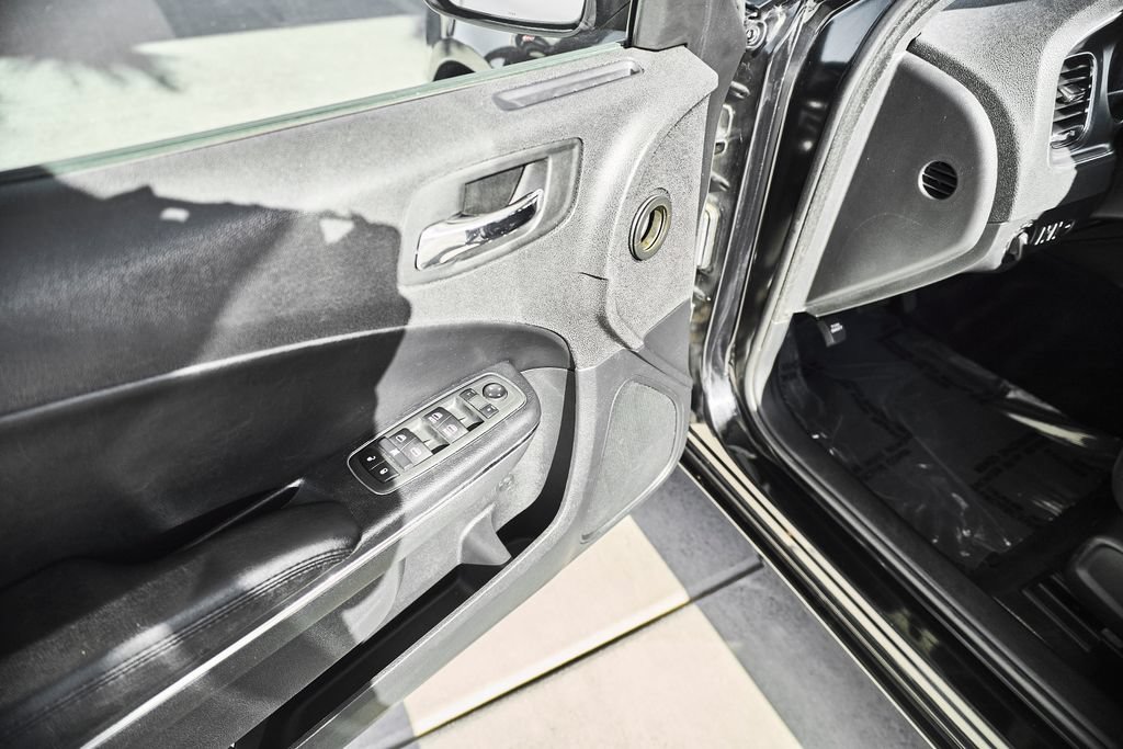 Used 2013 Dodge Charger SE RWD image 18