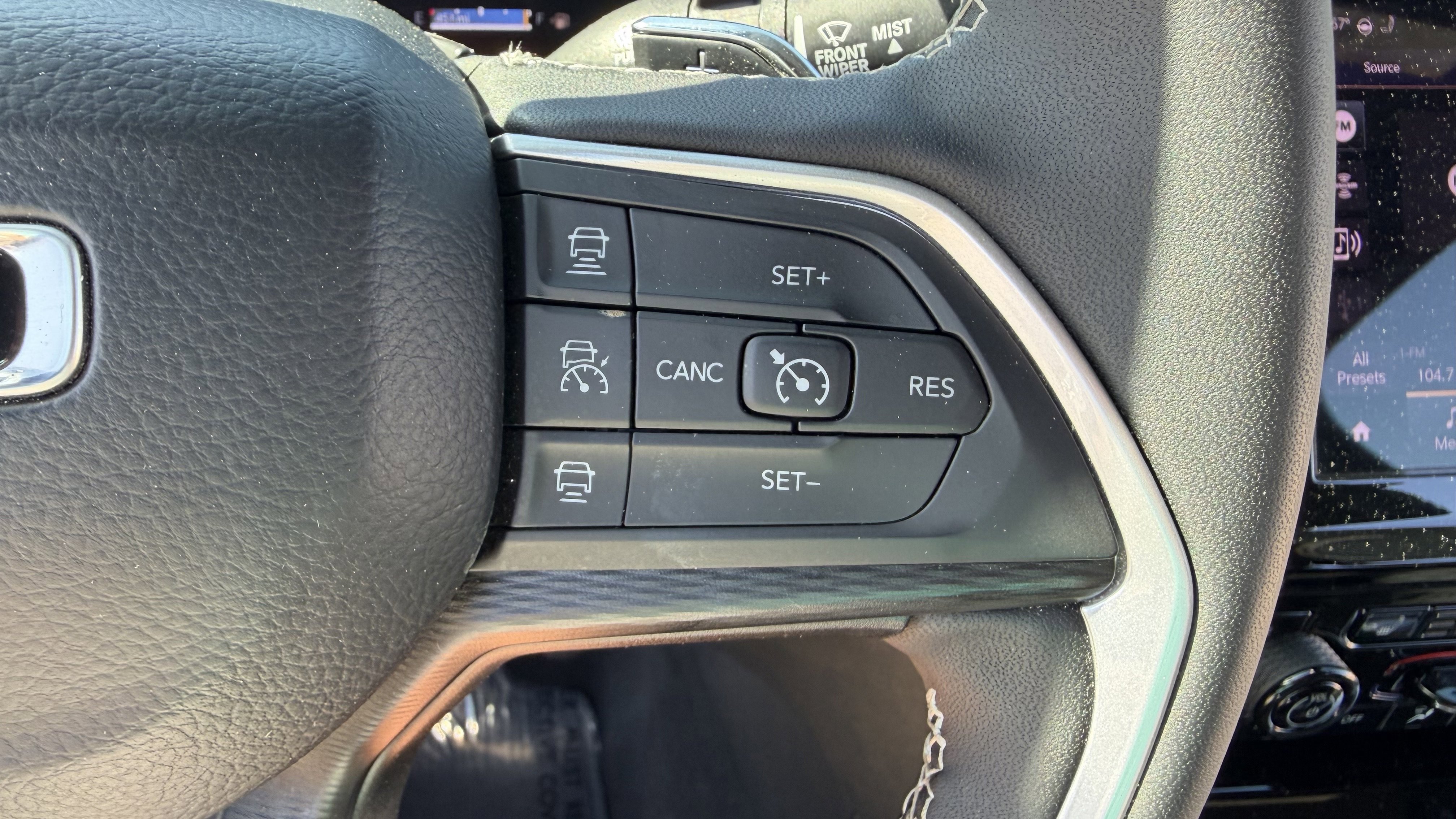Used 2025 Jeep Grand Cherokee Altitude AWD/4WD image 19