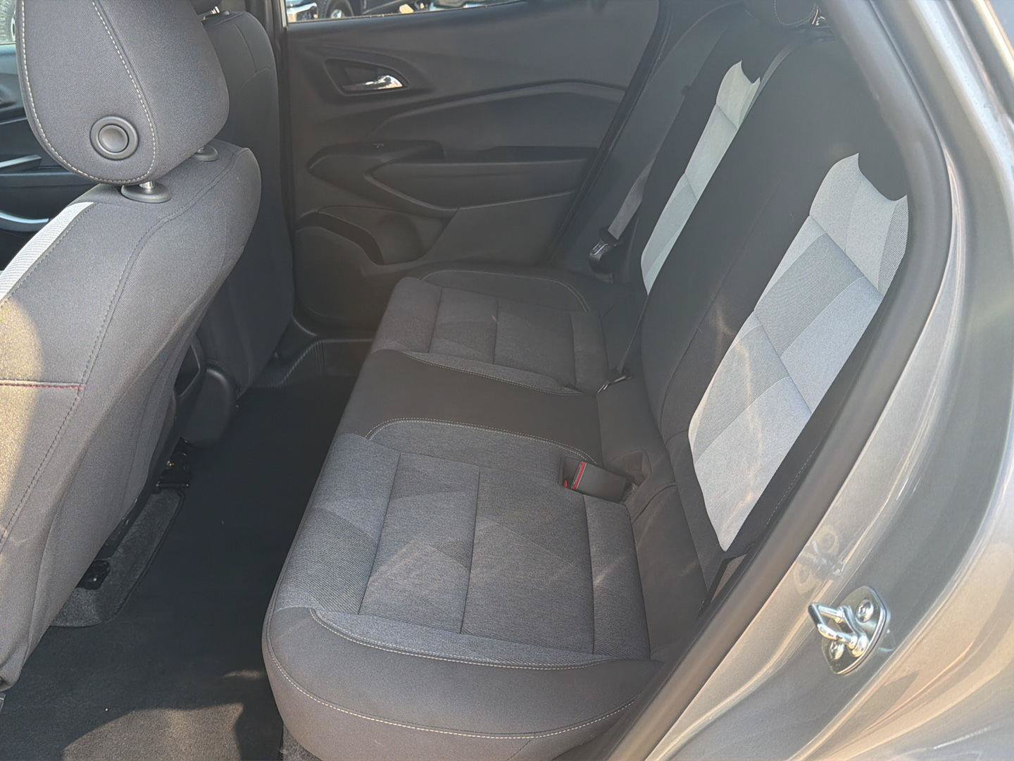 Used 2024 Chevrolet Trax RS w/ Driver Confidence Package FWD image 30