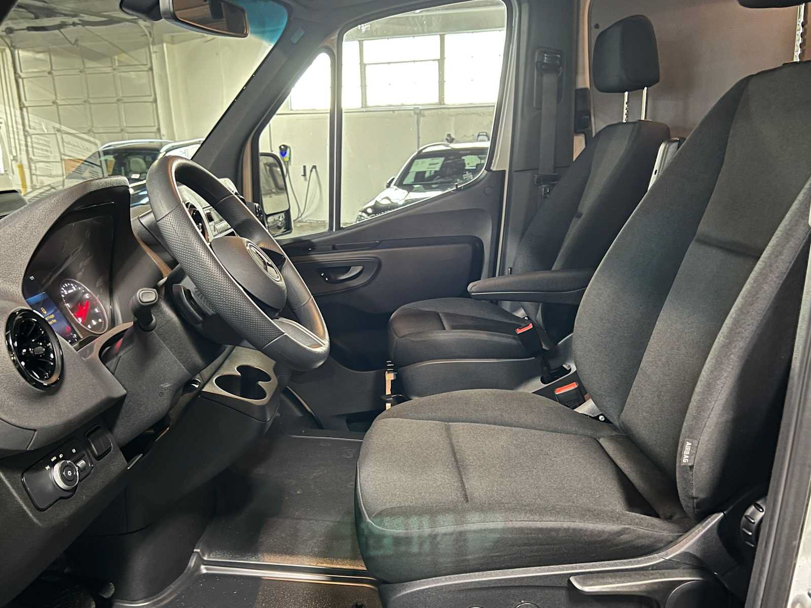Used 2025 Mercedes-Benz Sprinter 2500 image 20