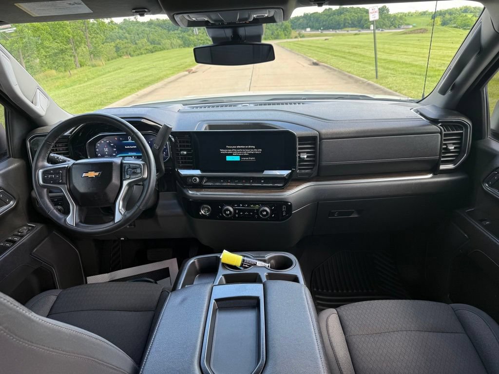 Used 2023 Chevrolet Silverado 1500 LT AWD/4WD image 17