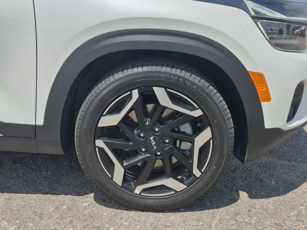 Certified 2024 Kia Seltos SX w/ SX Sunroof Package AWD/4WD image 17