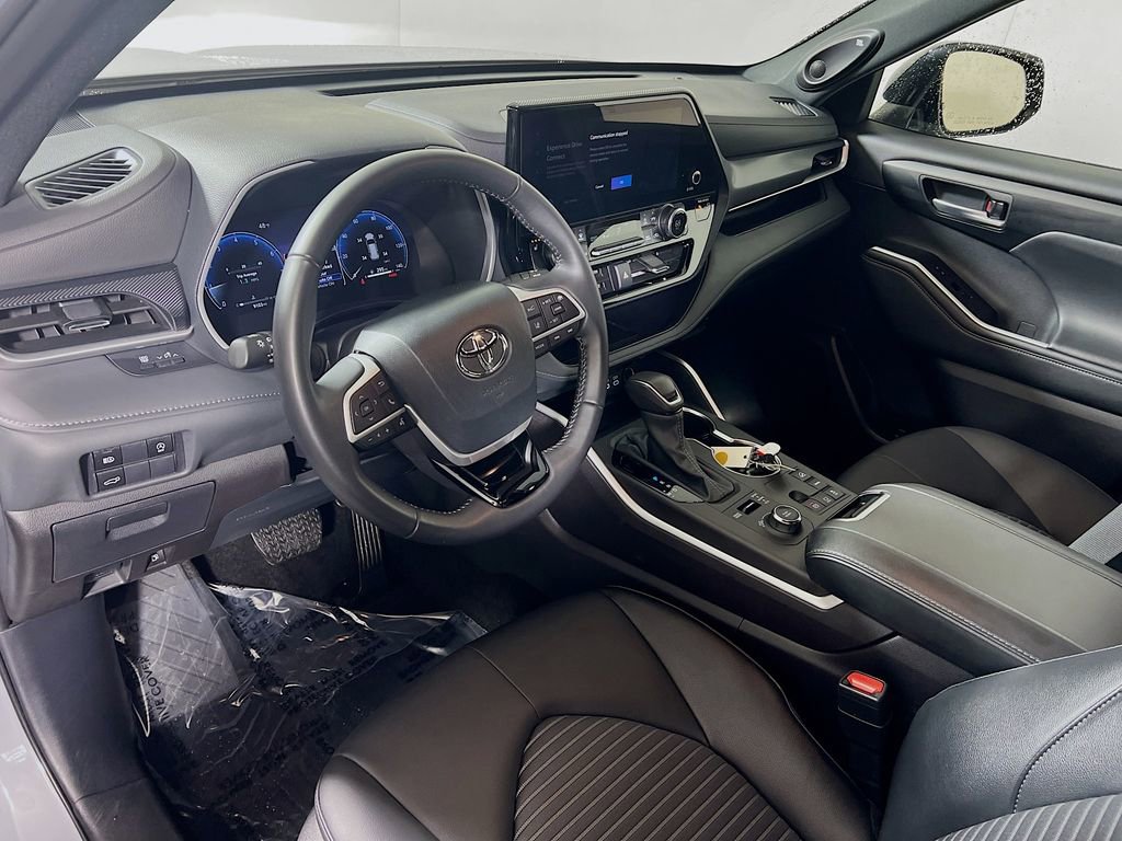 Certified 2025 Toyota Highlander XSE image 10